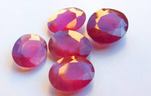 माणिक रत्न किसे पहनना चाहिए